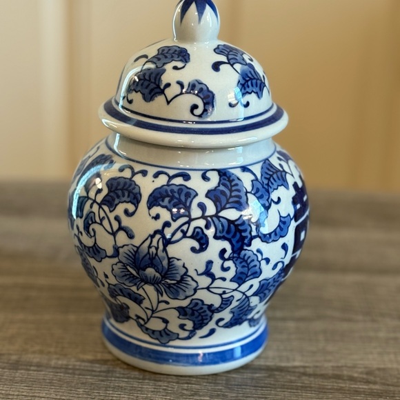 Benzara Blue and White Ceramic Ginger Jar - Picture 4 of 9